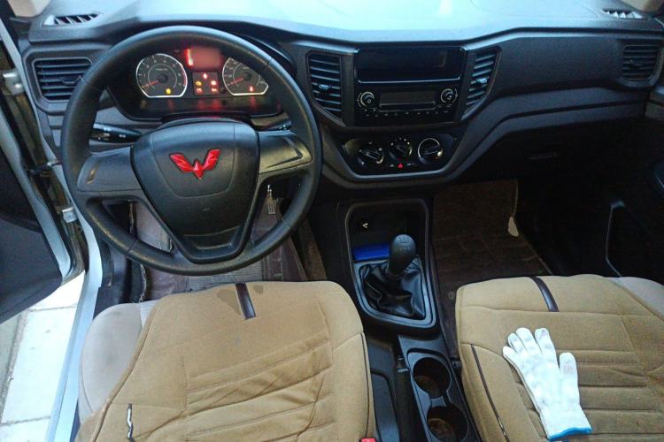 Used Wuling Hongguang V 2020 Model 1.2L Jingqu Edition China VI LSI Center Console