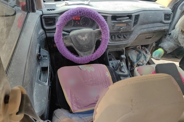 Used Wuling Hongguang V 2020 1.5L Commercial Vehicle China VI LAR Center Console