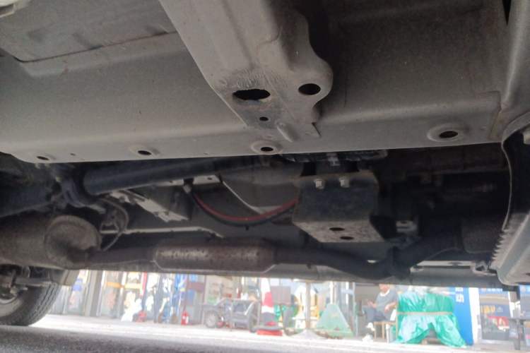 Used Wuling Hongguang V 2020 1.5L Commercial Vehicle China VI LAR Chassis Front Right