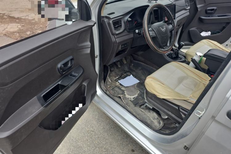 Used Wuling Hongguang V 2020 1.5L Commercial Vehicle China VI LAR Driver Seat
