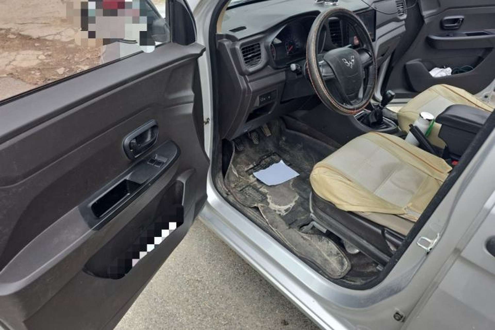 Used Wuling Hongguang V 2020 1.5L Commercial Vehicle China VI LAR Driver Seat