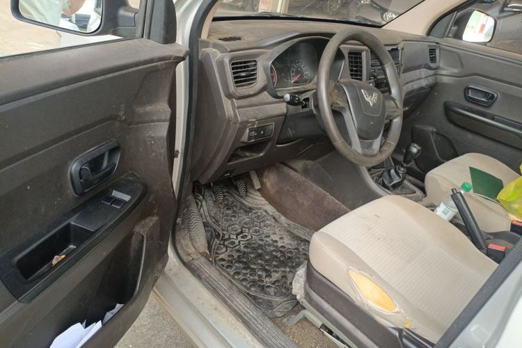 Used Wuling Hongguang V 2020 1.5L Commercial Vehicle China VI LAR Driver Seat