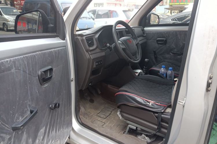 Used Wuling Hongguang V 2020 1.5L Commercial Vehicle China VI LAR Driver Seat