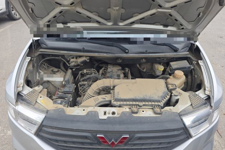 Used Wuling Hongguang V 2020 1.5L Commercial Vehicle China VI LAR Engine Bay