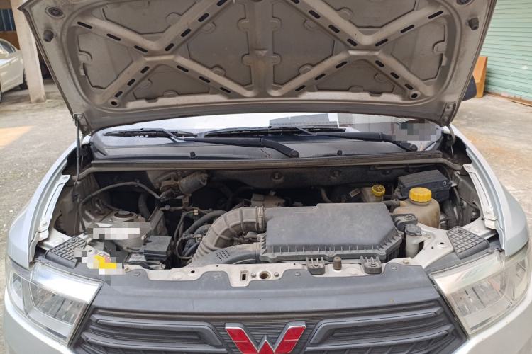 Used Wuling Hongguang V 2020 1.5L Commercial Vehicle China VI LAR Engine Bay