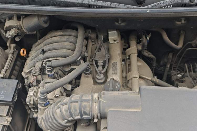 Used Wuling Hongguang V 2020 1.2L Jingqu Edition Window-Sealed Vehicle China VI LSI Engine Bay