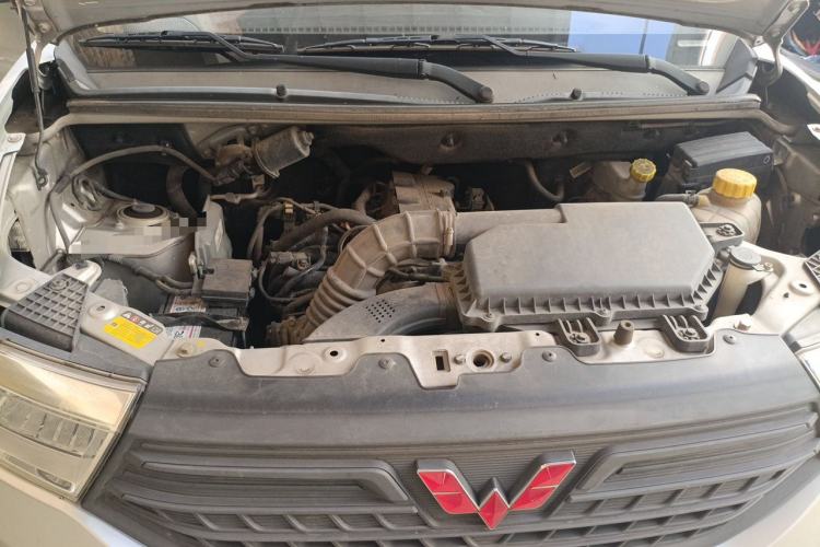 Used Wuling Hongguang V 2020 1.5L Commercial Vehicle China VI LAR Engine Bay