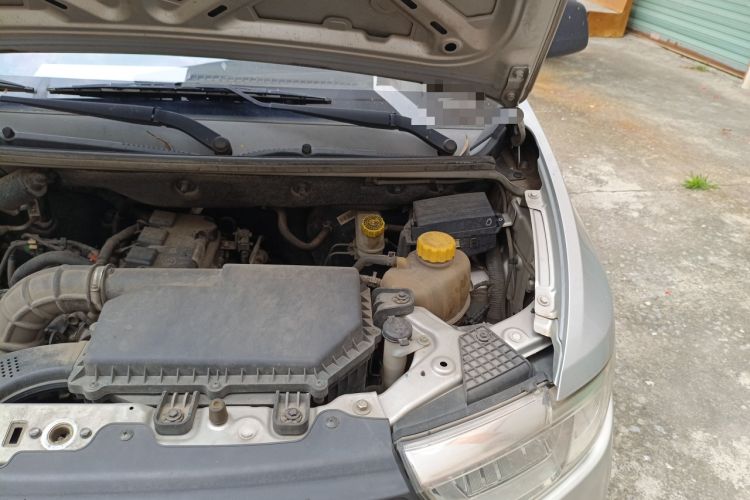 Used Wuling Hongguang V 2020 1.5L Commercial Vehicle China VI LAR Engine Bay Left