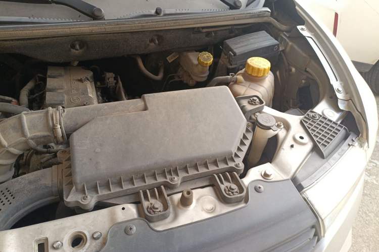 Used Wuling Hongguang V 2020 1.5L Commercial Vehicle China VI LAR Engine Bay Left