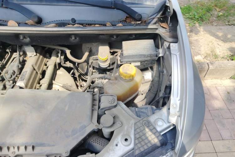 Used Wuling Hongguang V 2020 Model 1.2L Jingqu Edition China VI LSI Engine Bay Left