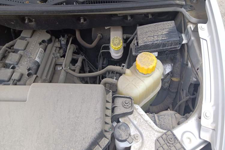 Used Wuling Hongguang V 2020 1.5L Commercial Vehicle China VI LAR Engine Bay Left