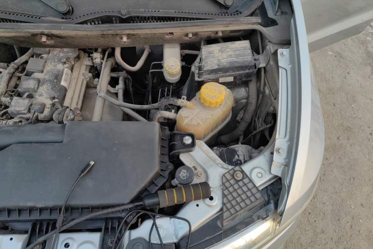 Used Wuling Hongguang V 2020 1.5L Commercial Vehicle China VI LAR Engine Bay Left