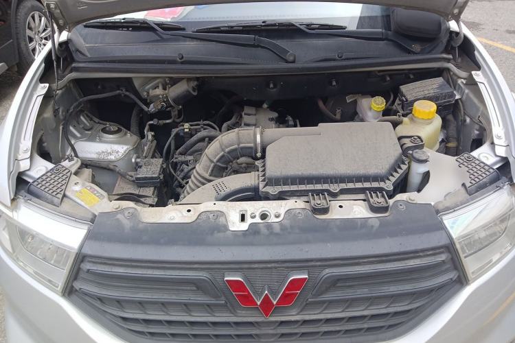 Used Wuling Hongguang V 2020 1.5L Commercial Vehicle China VI LAR Engine Bay