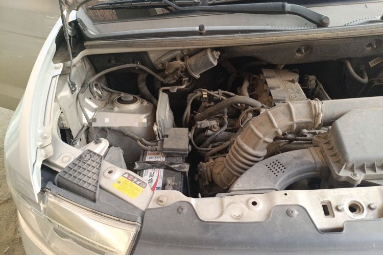 Used Wuling Hongguang V 2020 1.5L Commercial Vehicle China VI LAR Engine Bay Right