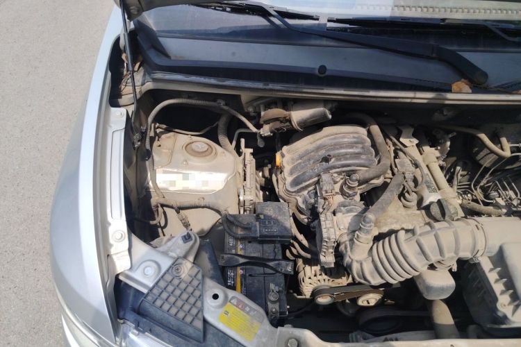 Used Wuling Hongguang V 2020 Model 1.2L Jingqu Edition China VI LSI Engine Bay Right