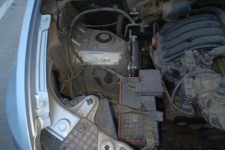 Used Wuling Hongguang V 2020 Model 1.2L Jingqu Edition China VI LSI Engine Bay Right