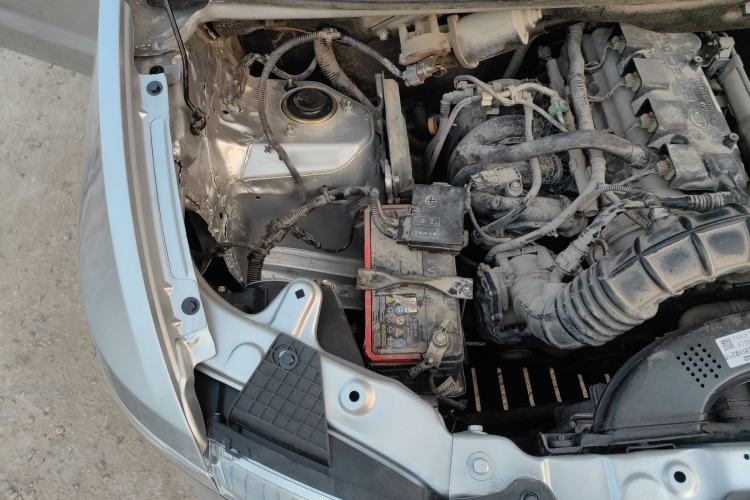 Used Wuling Hongguang V 2020 1.5L Commercial Vehicle China VI LAR Engine Bay Right