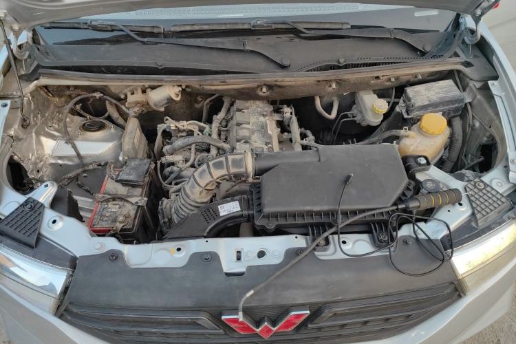 Used Wuling Hongguang V 2020 1.5L Commercial Vehicle China VI LAR Engine Bay
