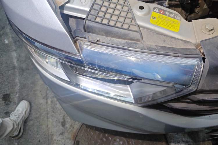Used Wuling Hongguang V 2020 Model 1.2L Jingqu Edition China VI LSI Exterior 6