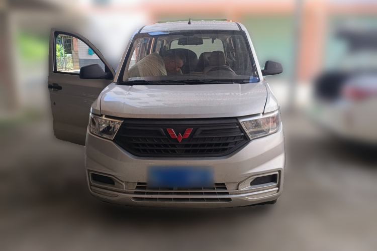 Used Wuling Hongguang V 2020 1.5L Commercial Vehicle China VI LAR Front
