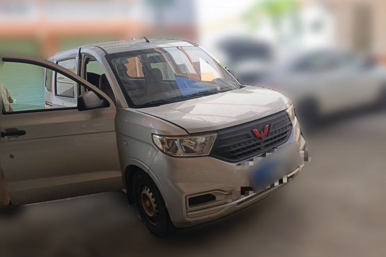Used Wuling Hongguang V 2020 1.5L Commercial Vehicle China VI LAR Front Right 45 Deg