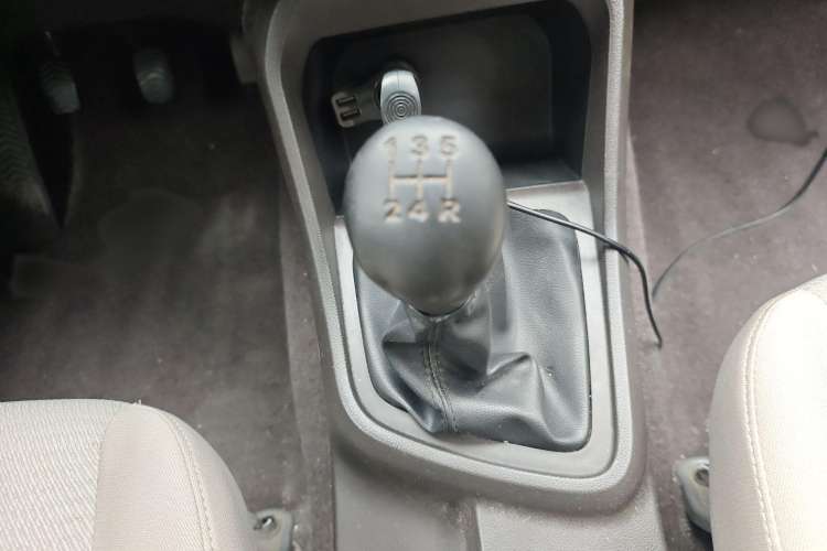 Used Wuling Hongguang V 2020 1.2L Jingqu Edition Window-Sealed Vehicle China VI LSI Gear Lever