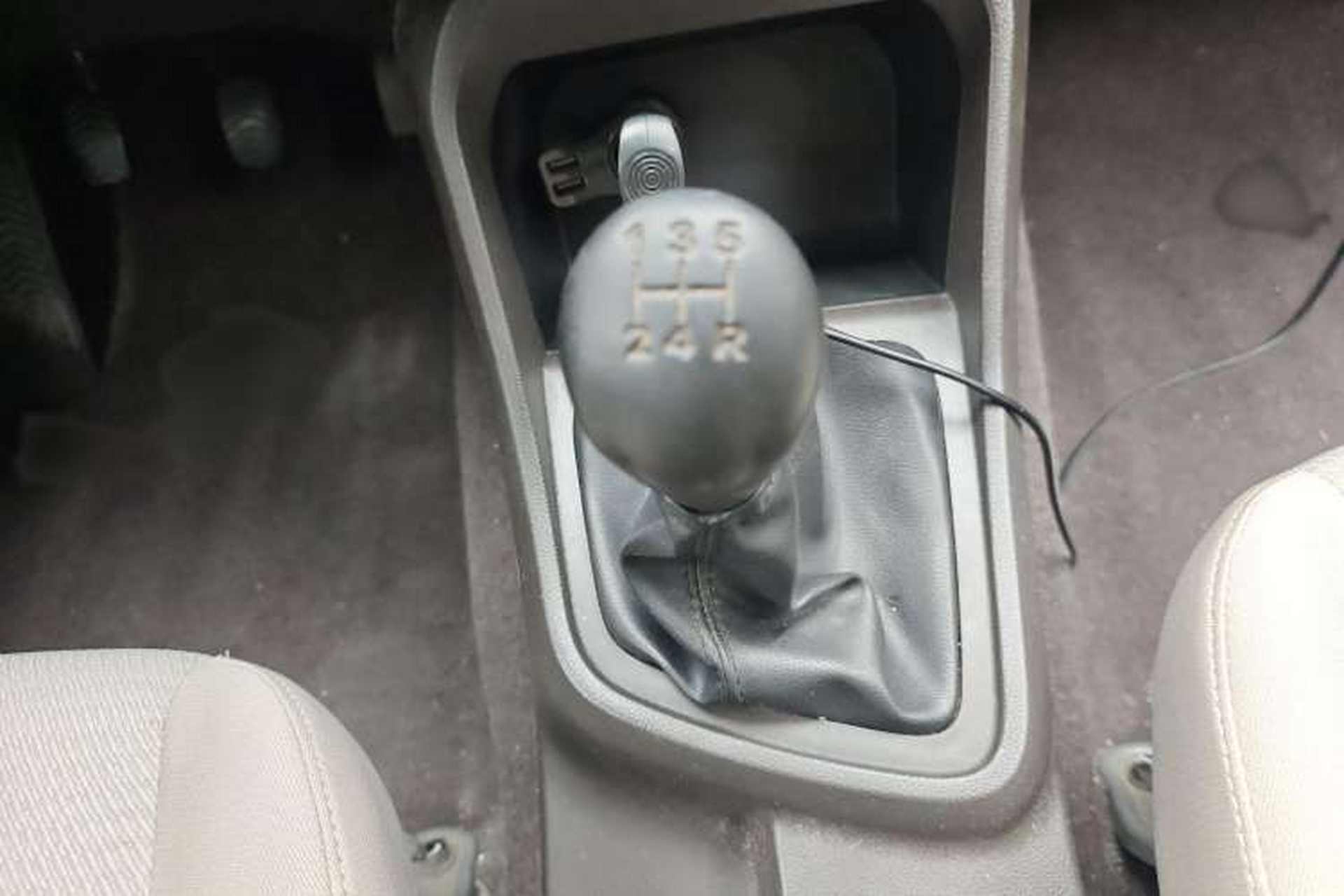 Used Wuling Hongguang V 2020 1.2L Jingqu Edition Window-Sealed Vehicle China VI LSI Gear Lever