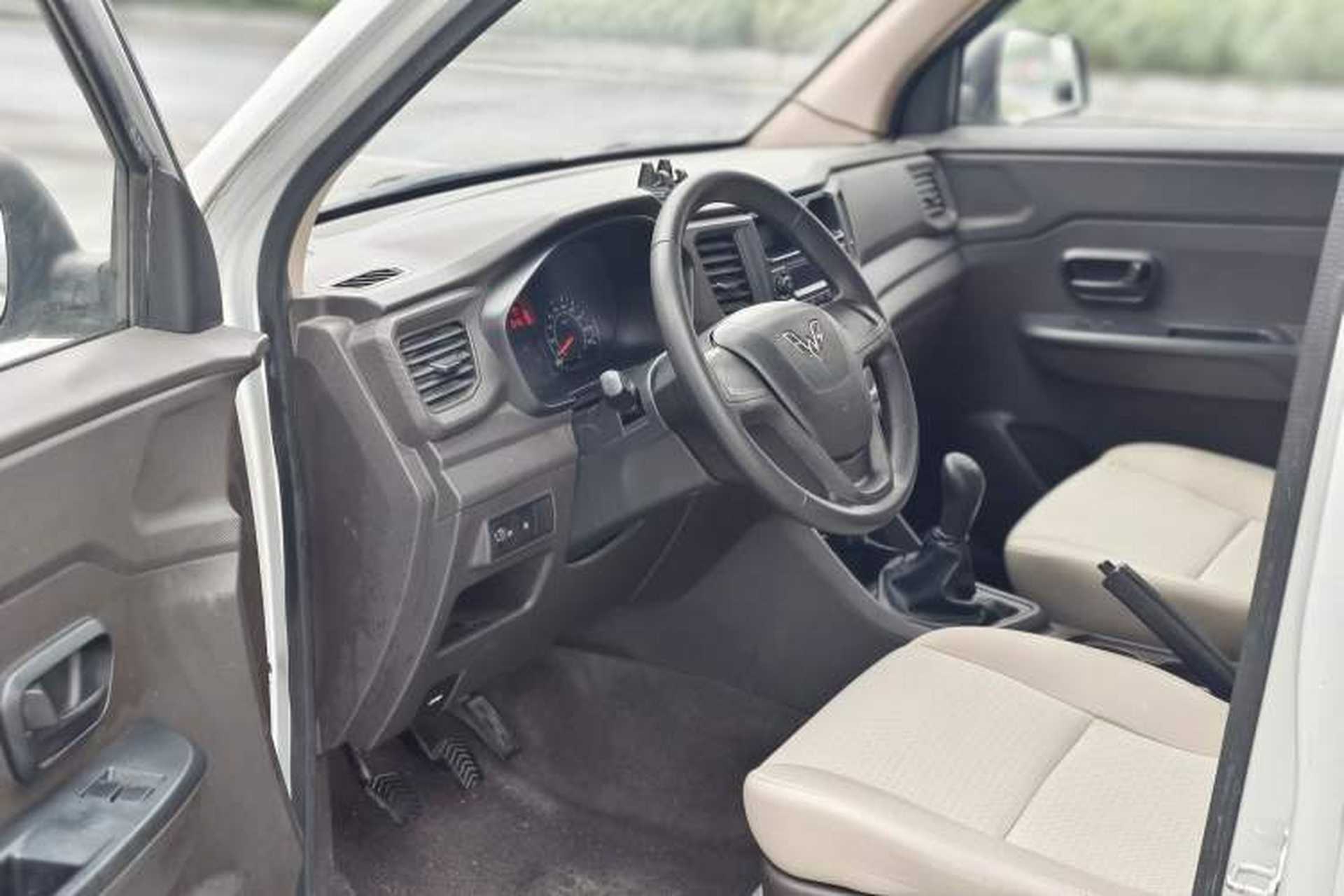Used Wuling Hongguang V 2020 1.2L Jingqu Edition Window-Sealed Vehicle China VI LSI Interior 3