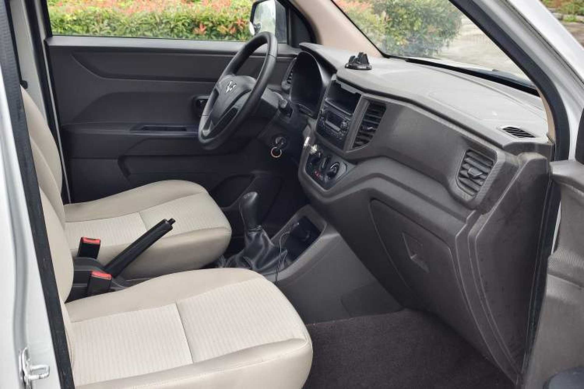 Used Wuling Hongguang V 2020 1.2L Jingqu Edition Window-Sealed Vehicle China VI LSI Interior 5