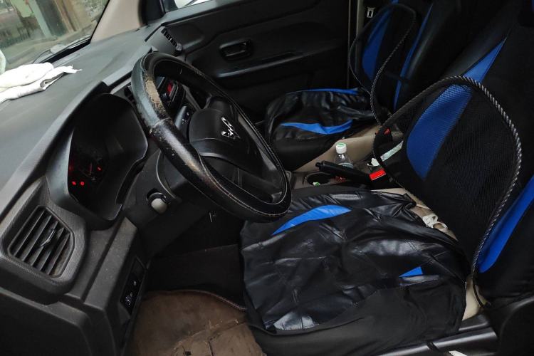 Used Wuling Hongguang V 2020 Model 1.2L Jingqu Edition China VI LSI Left Front Seat