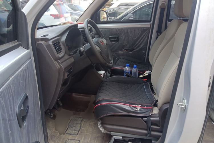 Used Wuling Hongguang V 2020 1.5L Commercial Vehicle China VI LAR Left Front Seat