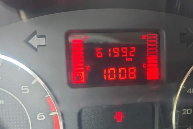Used Wuling Hongguang V 2020 1.5L Commercial Vehicle China VI LAR Odometer Close Up