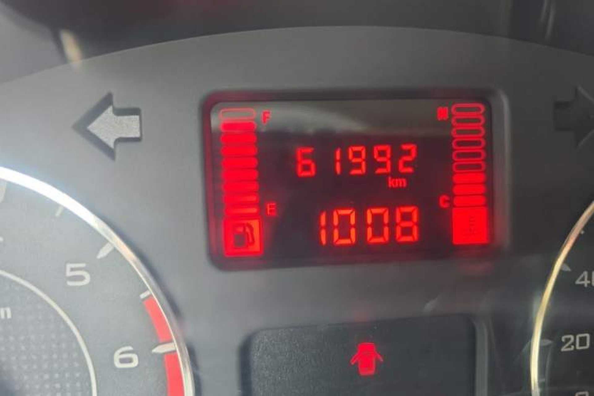 Used Wuling Hongguang V 2020 1.5L Commercial Vehicle China VI LAR Odometer Close Up