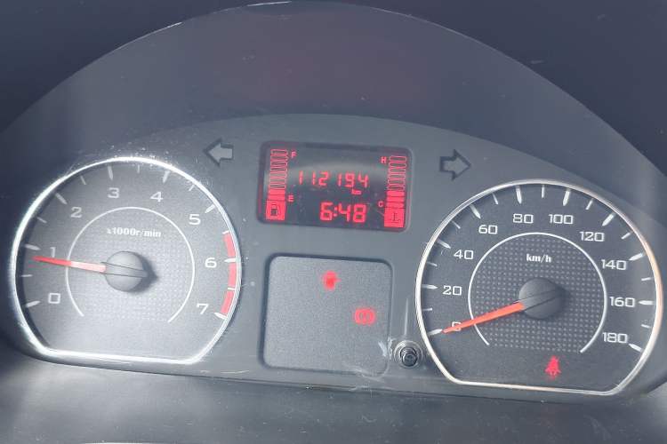 Used Wuling Hongguang V 2020 1.2L Jingqu Edition Window-Sealed Vehicle China VI LSI Odometer Close Up