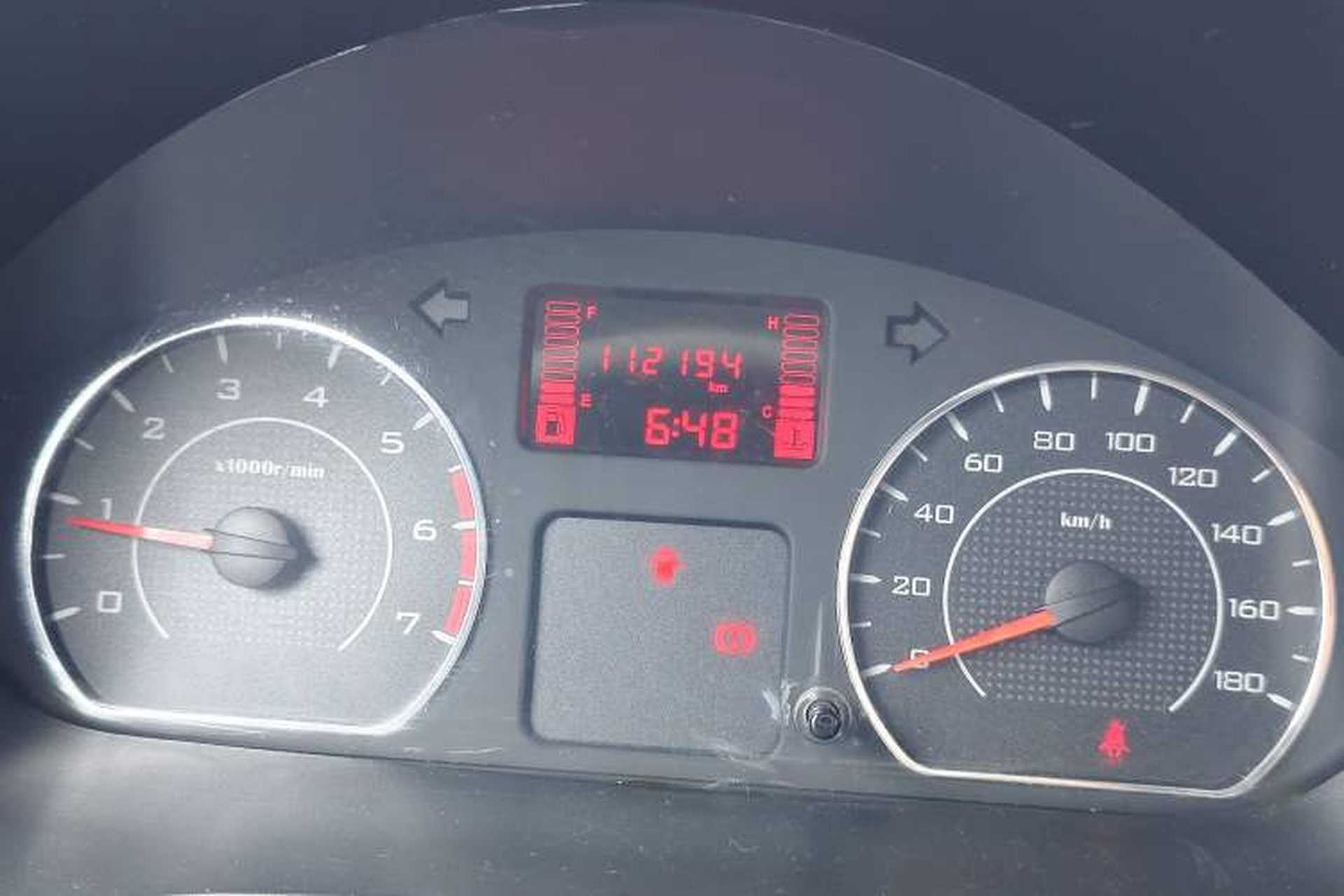 Used Wuling Hongguang V 2020 1.2L Jingqu Edition Window-Sealed Vehicle China VI LSI Odometer Close Up