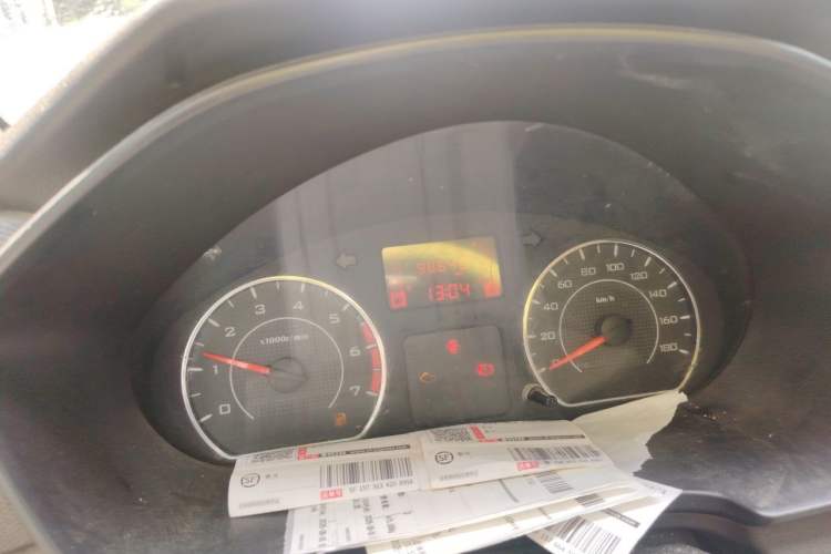 Used Wuling Hongguang V 2020 Model 1.2L Jingqu Edition China VI LSI Odometer Close Up