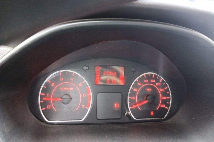 Used Wuling Hongguang V 2020 1.5L Commercial Vehicle China VI LAR Odometer Close Up