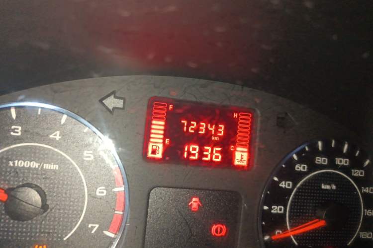 Used Wuling Hongguang V 2020 Model 1.2L Jingqu Edition China VI LSI Odometer Close Up