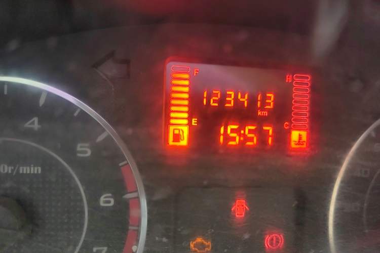 Used Wuling Hongguang V 2020 1.5L Commercial Vehicle China VI LAR Odometer Close Up