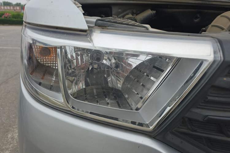 Used Wuling Hongguang V 2020 1.5L Commercial Vehicle China VI LAR Right Front Headlight