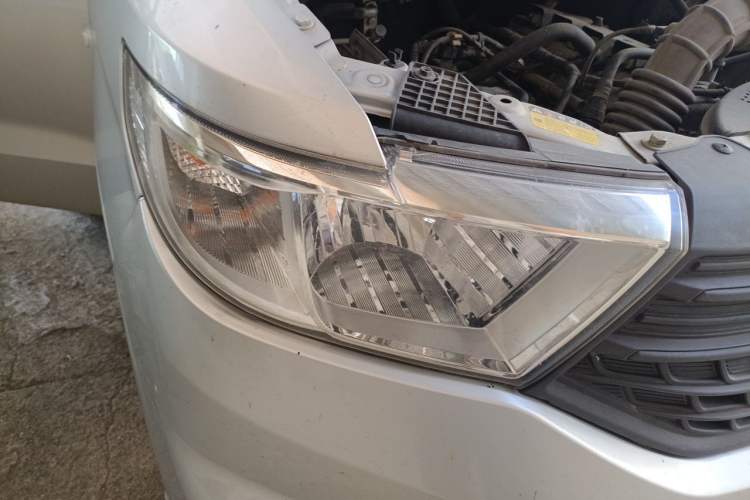 Used Wuling Hongguang V 2020 1.5L Commercial Vehicle China VI LAR Right Front Headlight