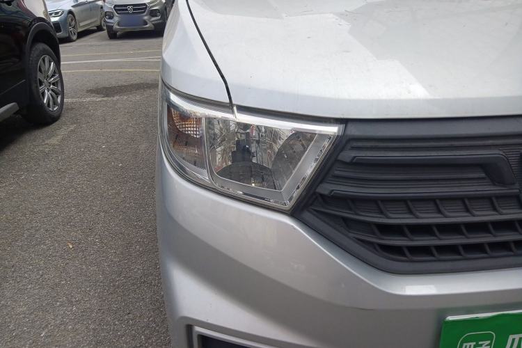 Used Wuling Hongguang V 2020 1.5L Commercial Vehicle China VI LAR Right Front Headlight