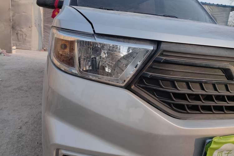 Used Wuling Hongguang V 2020 1.5L Commercial Vehicle China VI LAR Right Front Headlight