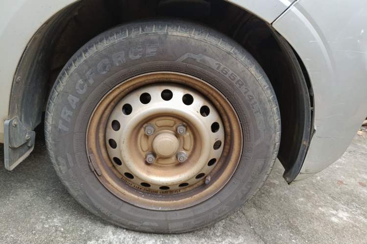 Used Wuling Hongguang V 2020 1.5L Commercial Vehicle China VI LAR Right Front Wheel Hub
