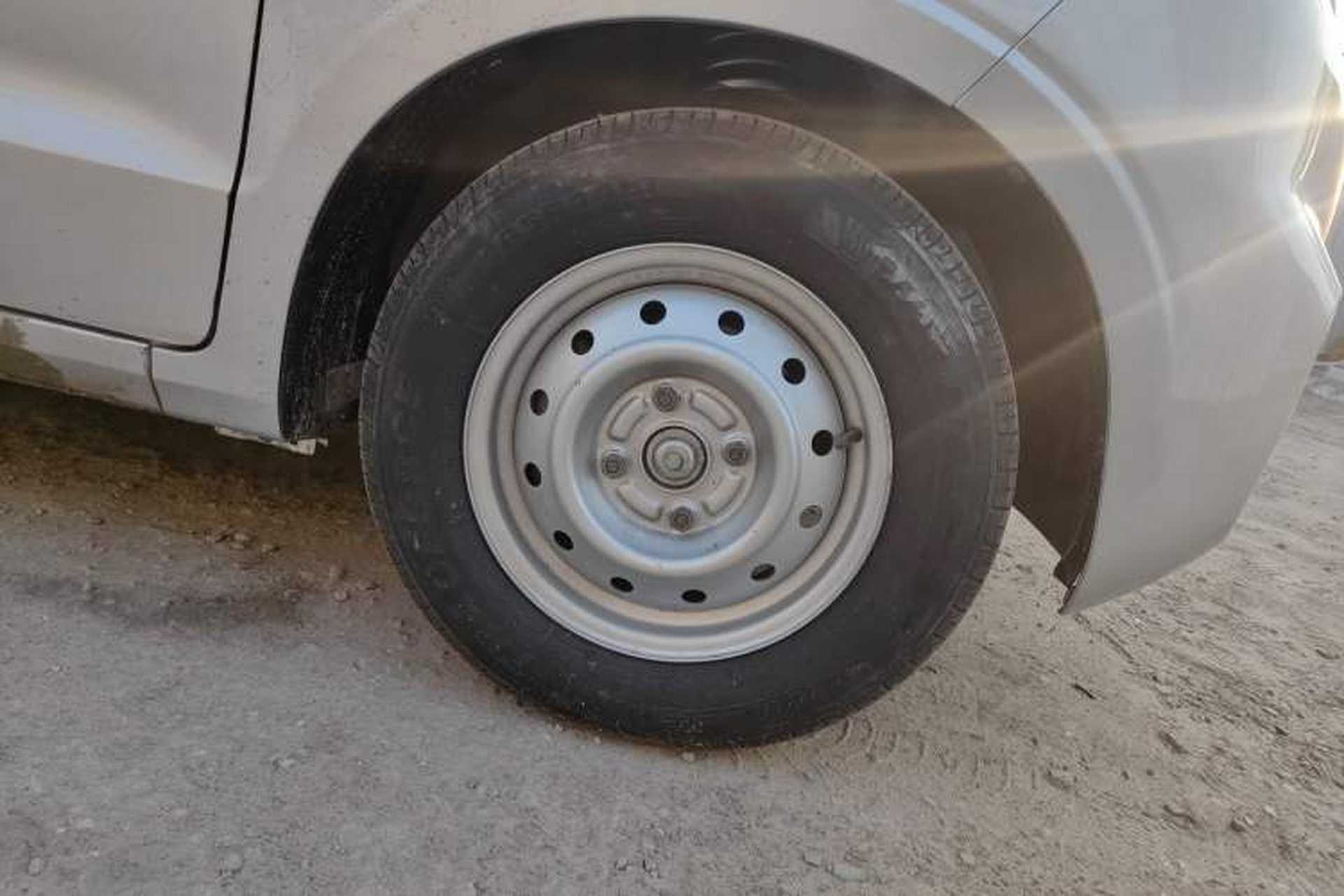Used Wuling Hongguang V 2020 1.5L Commercial Vehicle China VI LAR Right Front Wheel Hub