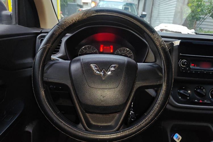 Used Wuling Hongguang V 2020 Model 1.2L Jingqu Edition China VI LSI Steering Wheel