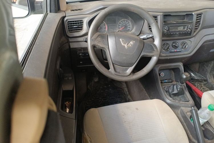 Used Wuling Hongguang V 2020 1.5L Commercial Vehicle China VI LAR Steering Wheel