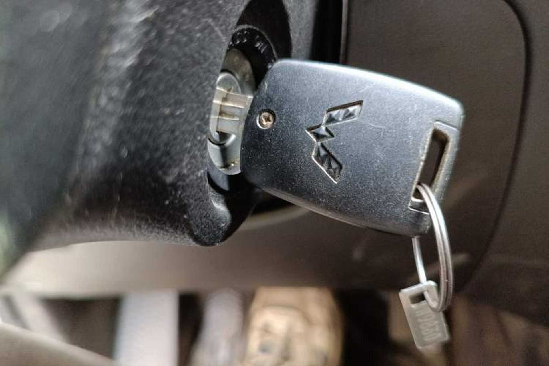 Used Wuling Hongguang V 2020 1.5L Commercial Vehicle China VI LAR Vehicle Key