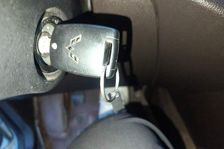 Used Wuling Hongguang V 2020 Model 1.2L Jingqu Edition China VI LSI Vehicle Key