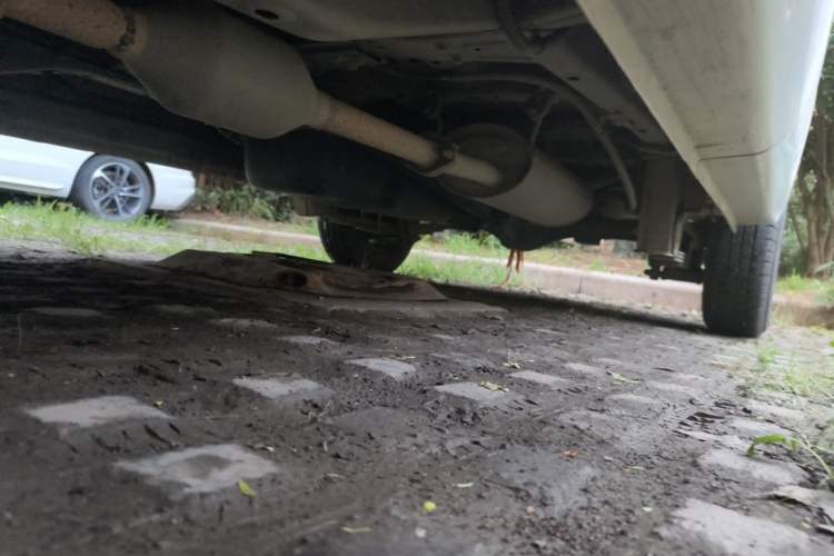 Used Wuling Hongguang V 2020 Model 1.2L Jingqu Edition China VI LSI Chassis Front Left